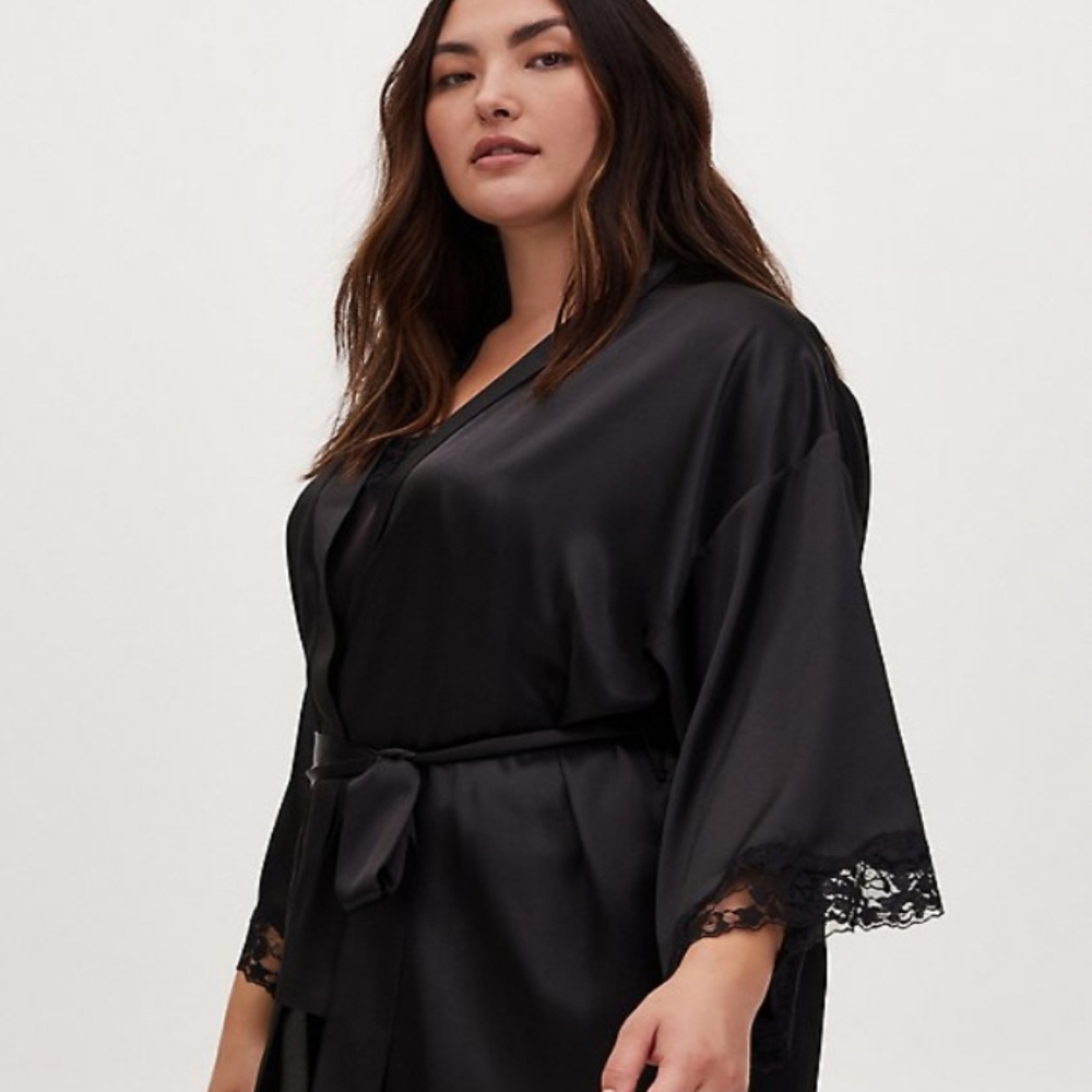 Black satin & lace long robe size 1/2 - Picture 2 of 4